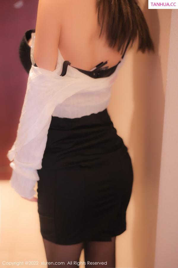 周九九 周jojobaby [XiuRen]高清写真图 2022.10.31 No.5781 周jojobaby 黑丝美腿第23张图片